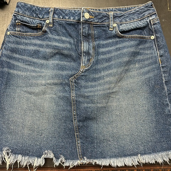 LOFT denim skirt size 8 pre-loved - Picture 3 of 3